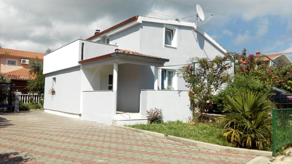 Holiday Home Marsan Pula Exterior photo